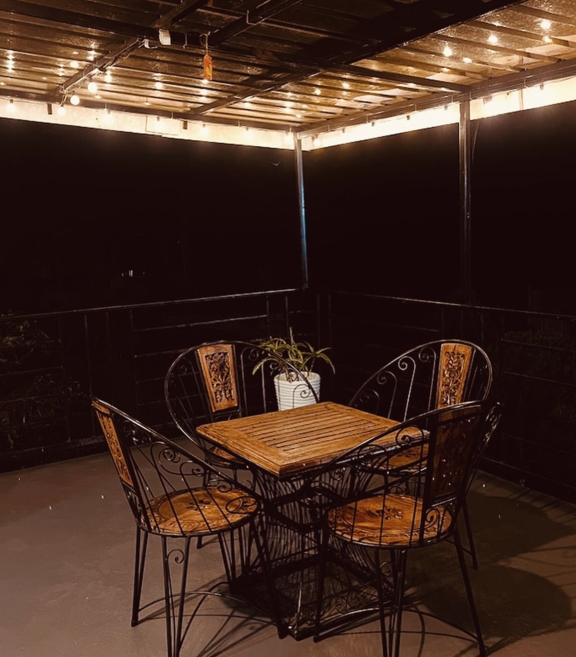 Outdoor space at Vallenea Guest House